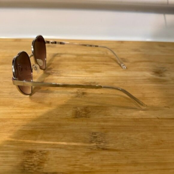 Retro Heart-Shaped Wire (Silver / Chrome) Frame Sunglasses - Picture 13 of 16